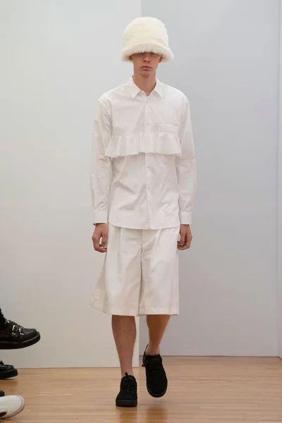 Look 27